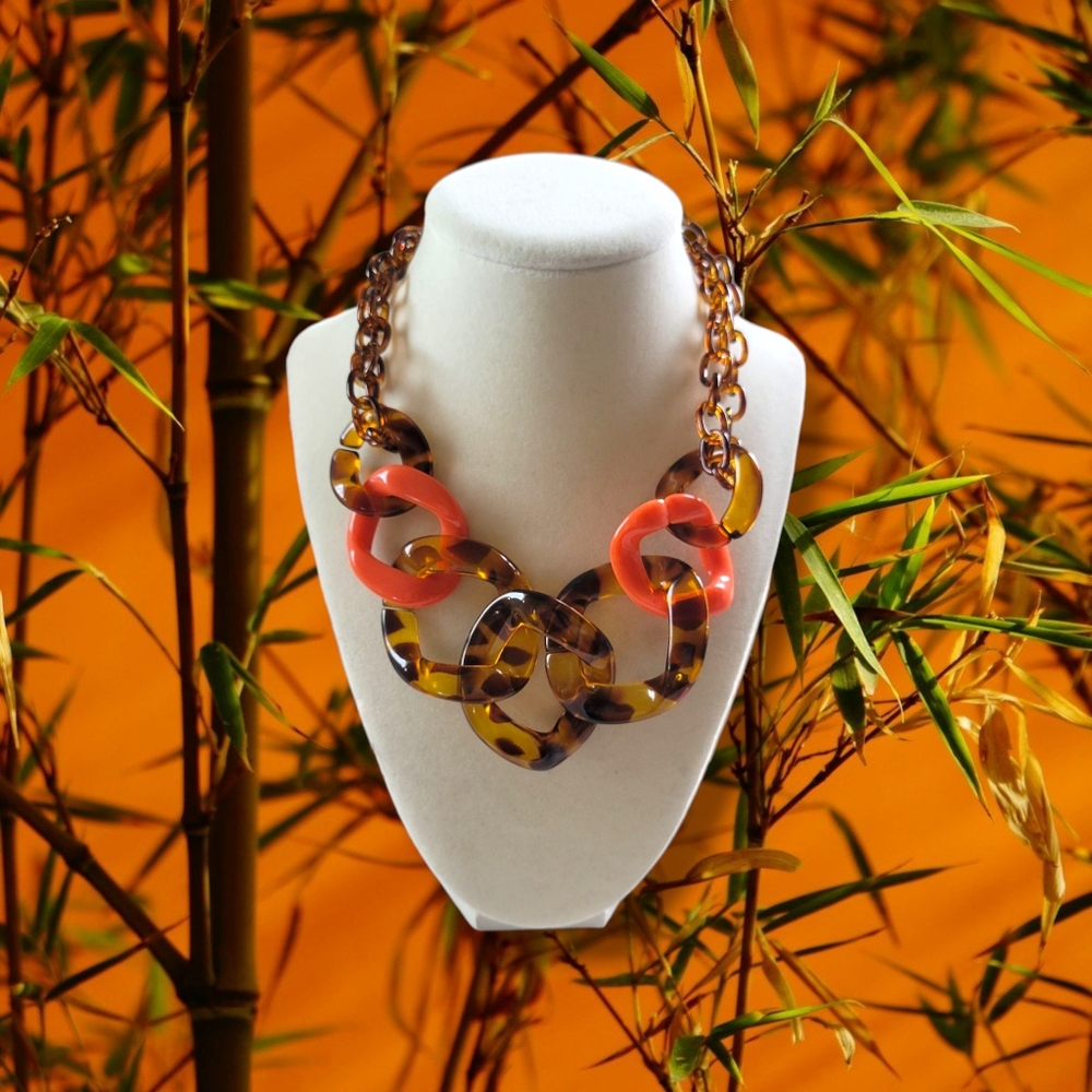 EUC Pretty Tortoise/Orange Chunky Chain Link Statement Necklace